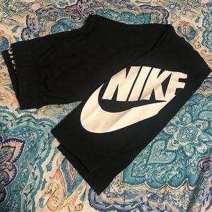 Nike Pants - NIKE women’s medium leggings Nike Pants - NIKE women’s medium leggings